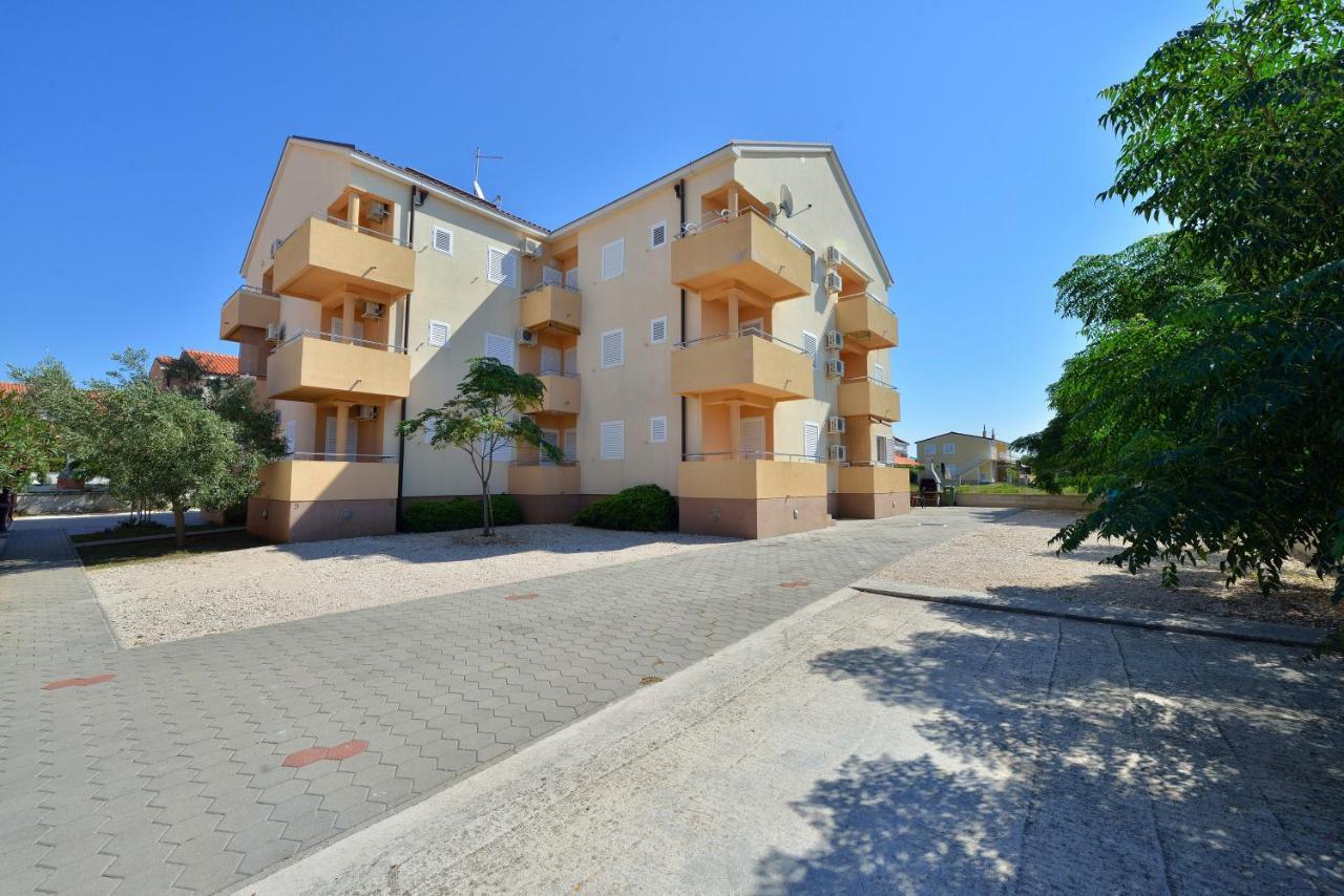 Apartments By The Sea Privlaka, Zadar - 14816 외부 사진